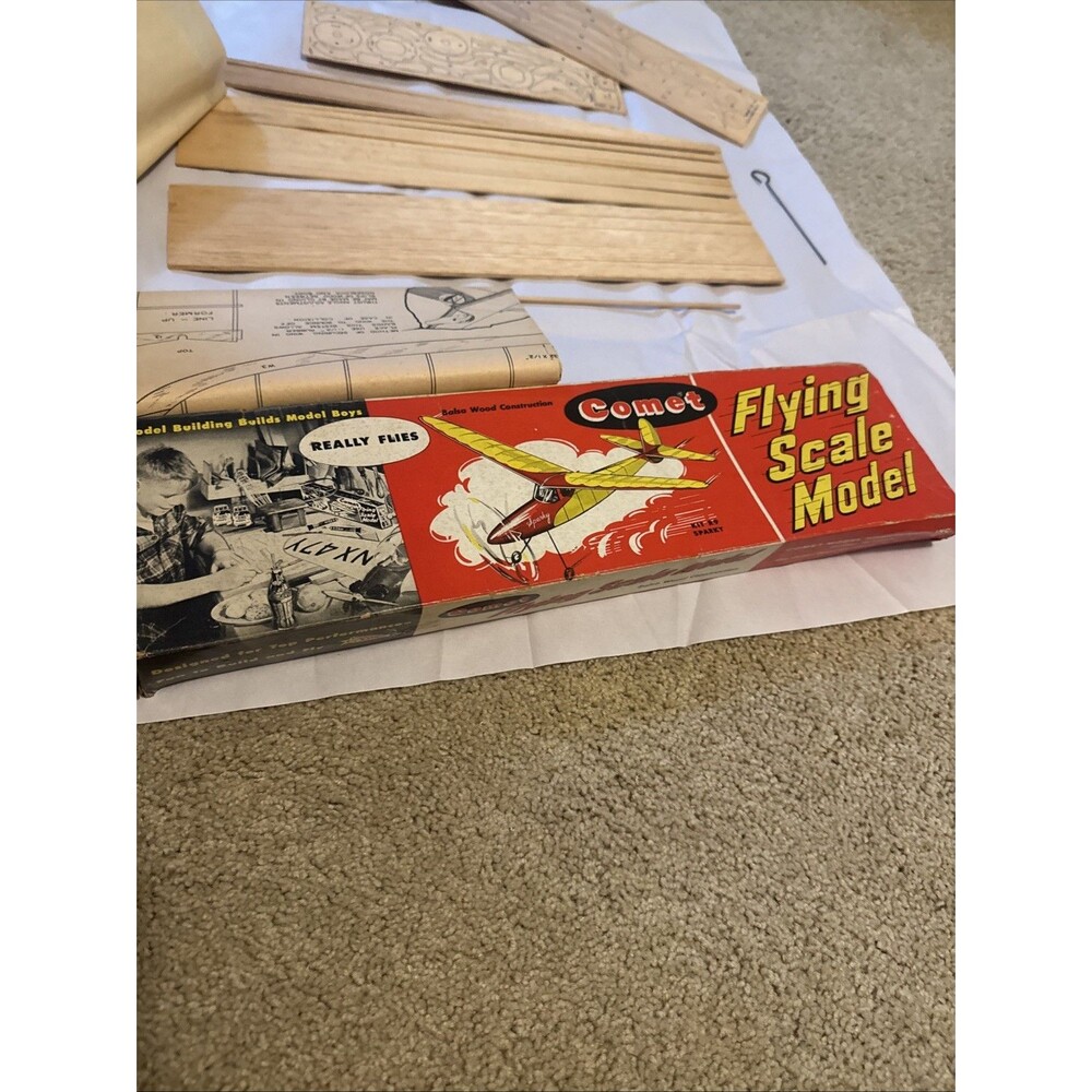 VINTAGE COMET "SPARKY" FLYING SCALE BALSA AIRPLANE KIT R9